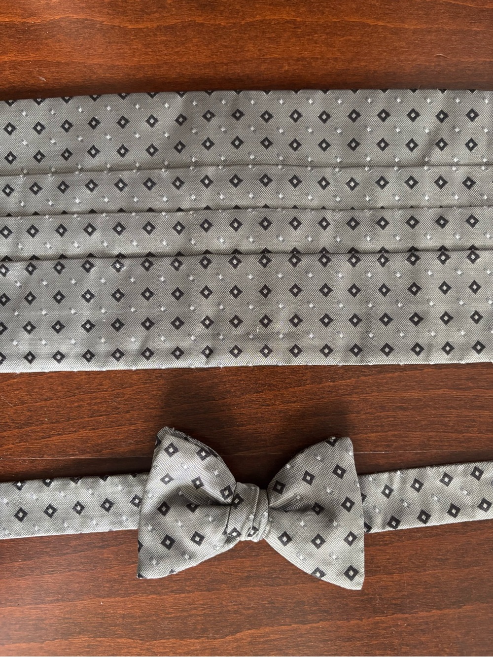 Carrot & Gibbs 100% Silk Cummerbund & Bow Tie Set, Silver Black Geometric Print